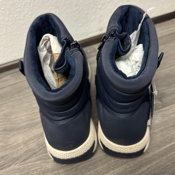 Baretraps Darra Waterproof Cold Weather Boots - Picture 6 of 9